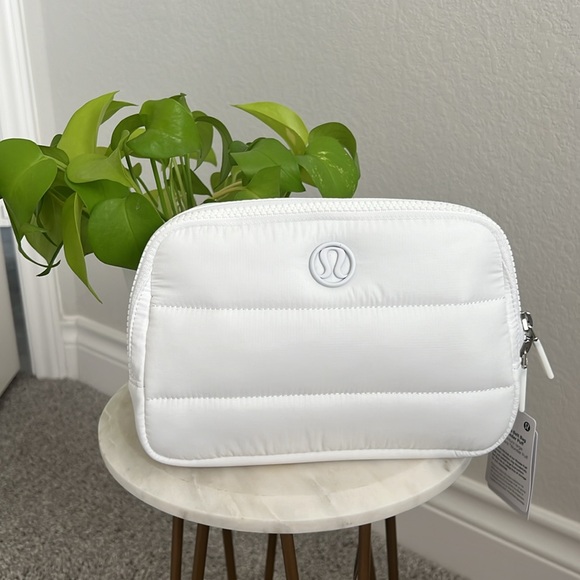 The Lululemon Everywhere Belt Bag Wunder Puff. - Picture 1 of 17